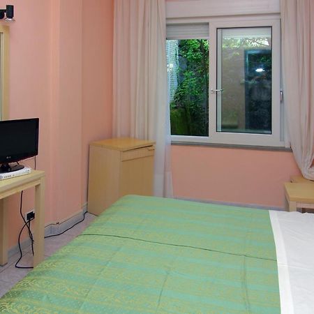 Hotel Cristallo Леричі Екстер'єр фото