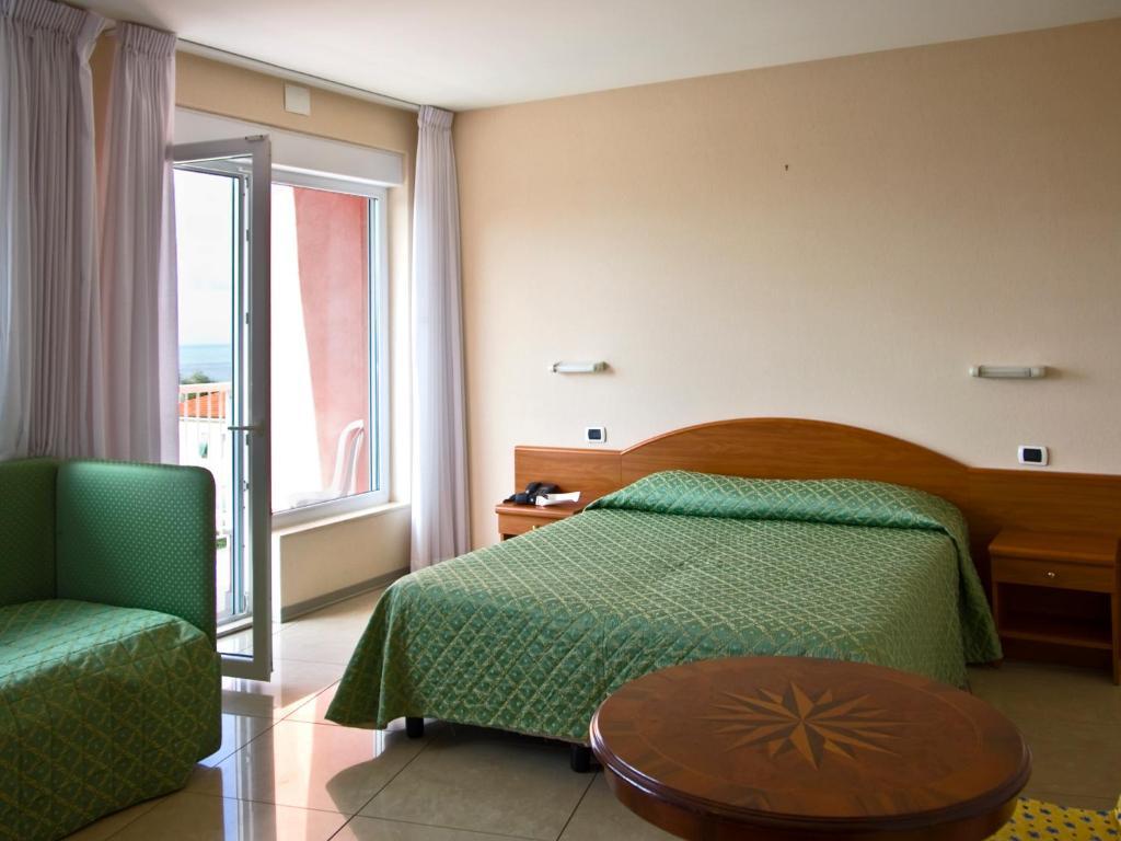 Hotel Cristallo Леричі Номер фото