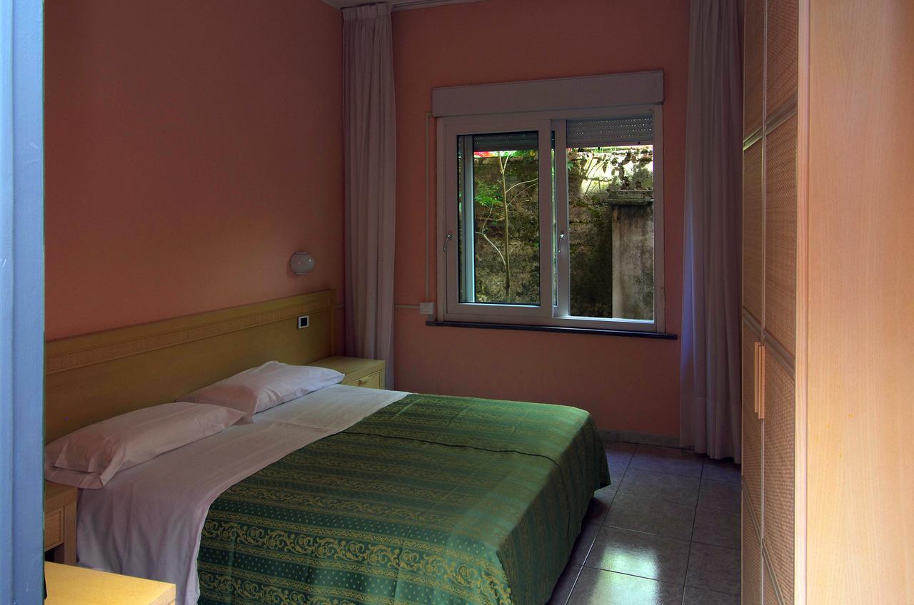 Hotel Cristallo Леричі Екстер'єр фото