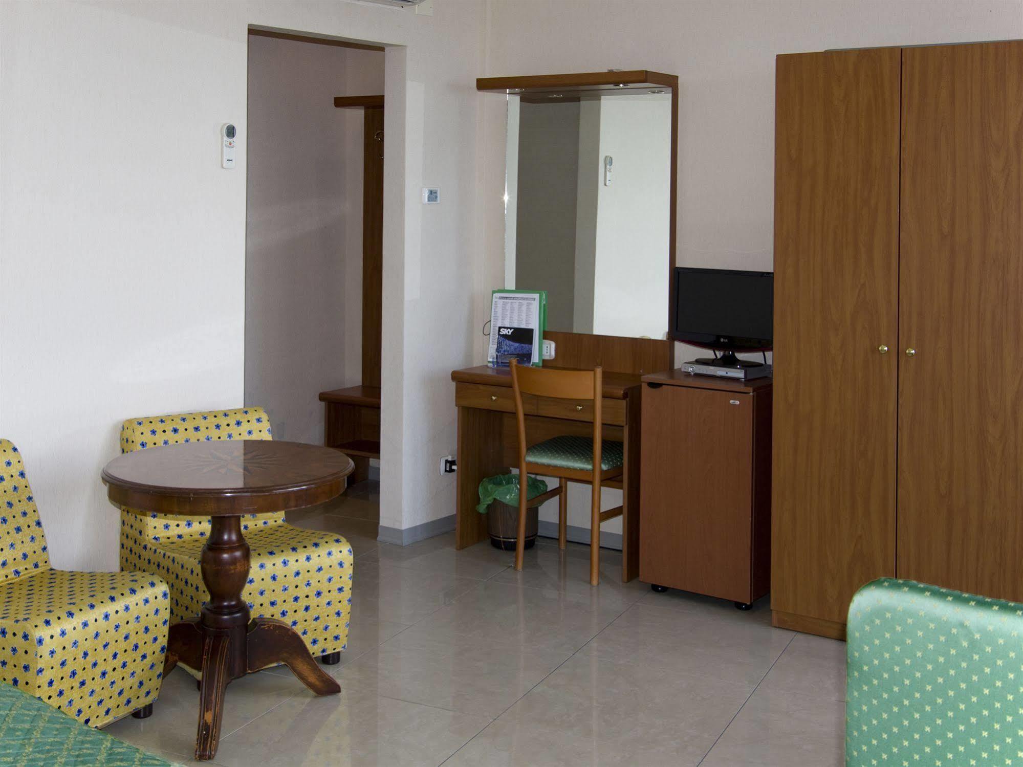 Hotel Cristallo Леричі Екстер'єр фото