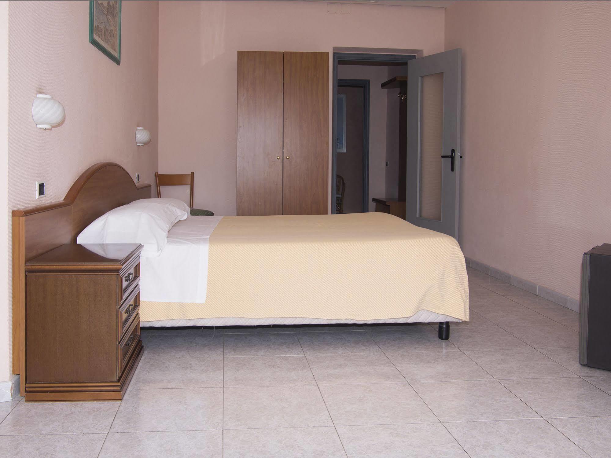 Hotel Cristallo Леричі Екстер'єр фото