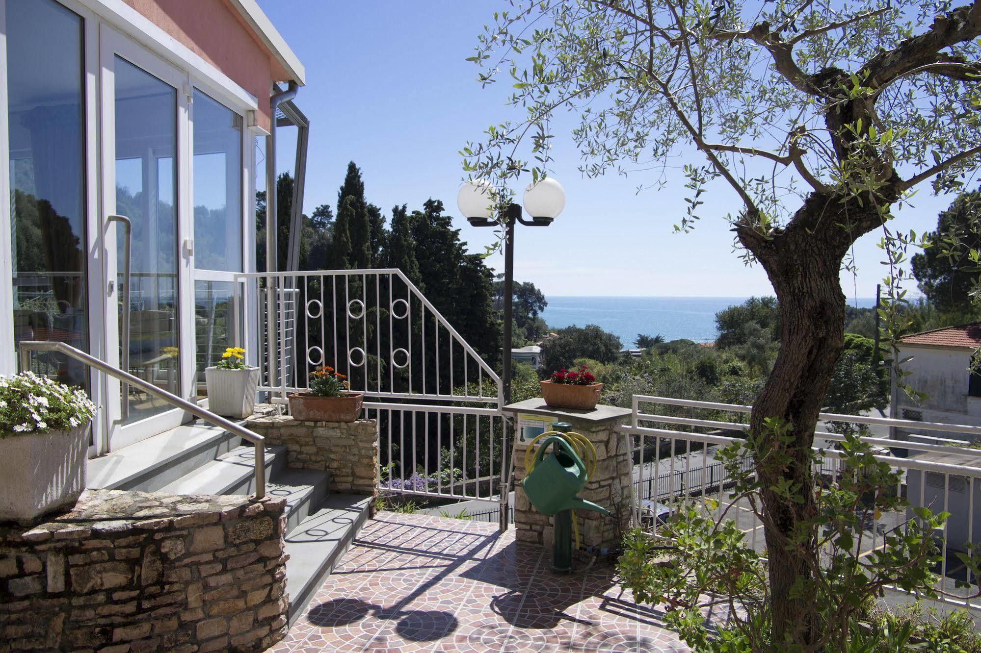 Hotel Cristallo Леричі Екстер'єр фото