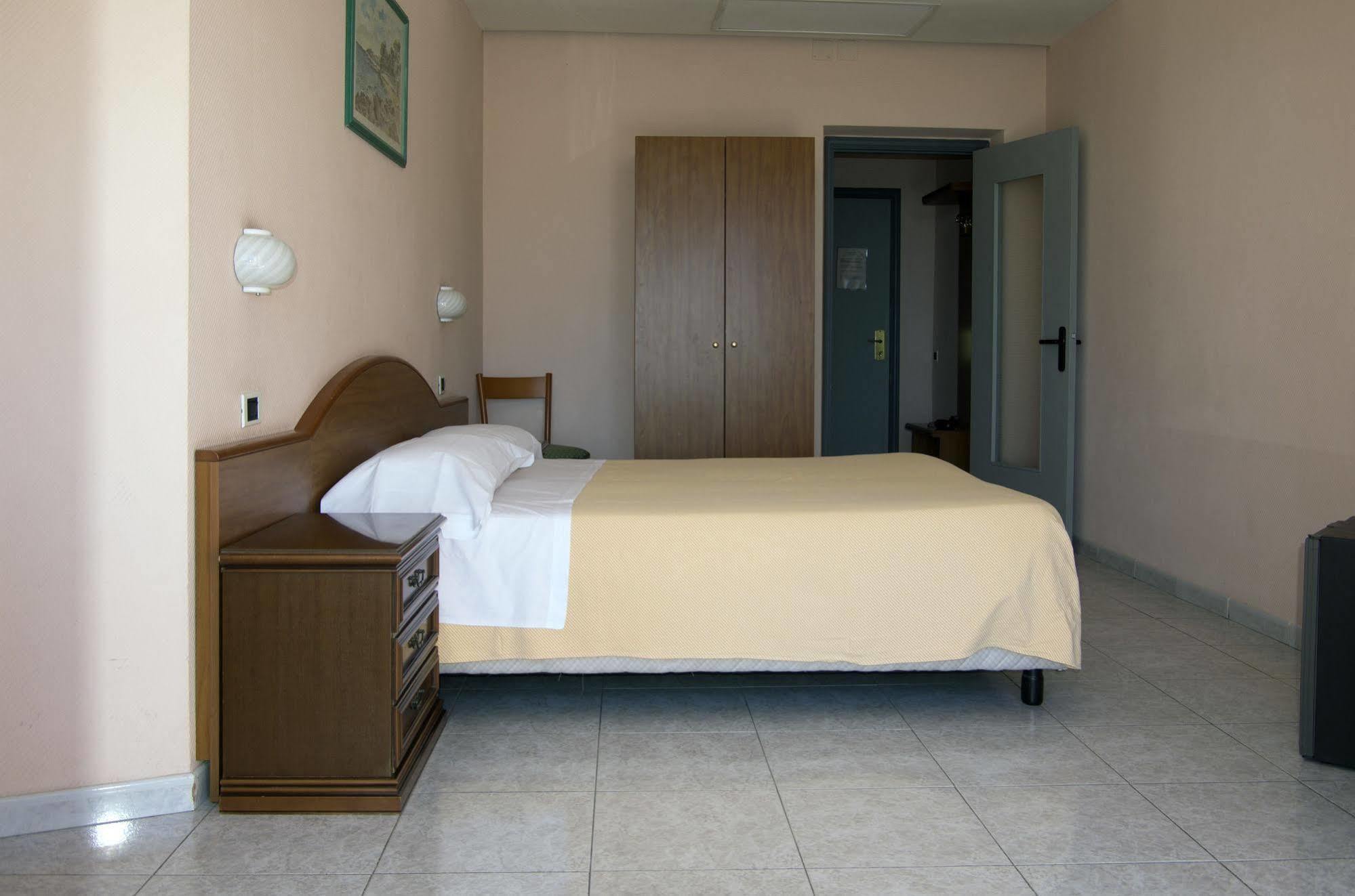 Hotel Cristallo Леричі Екстер'єр фото