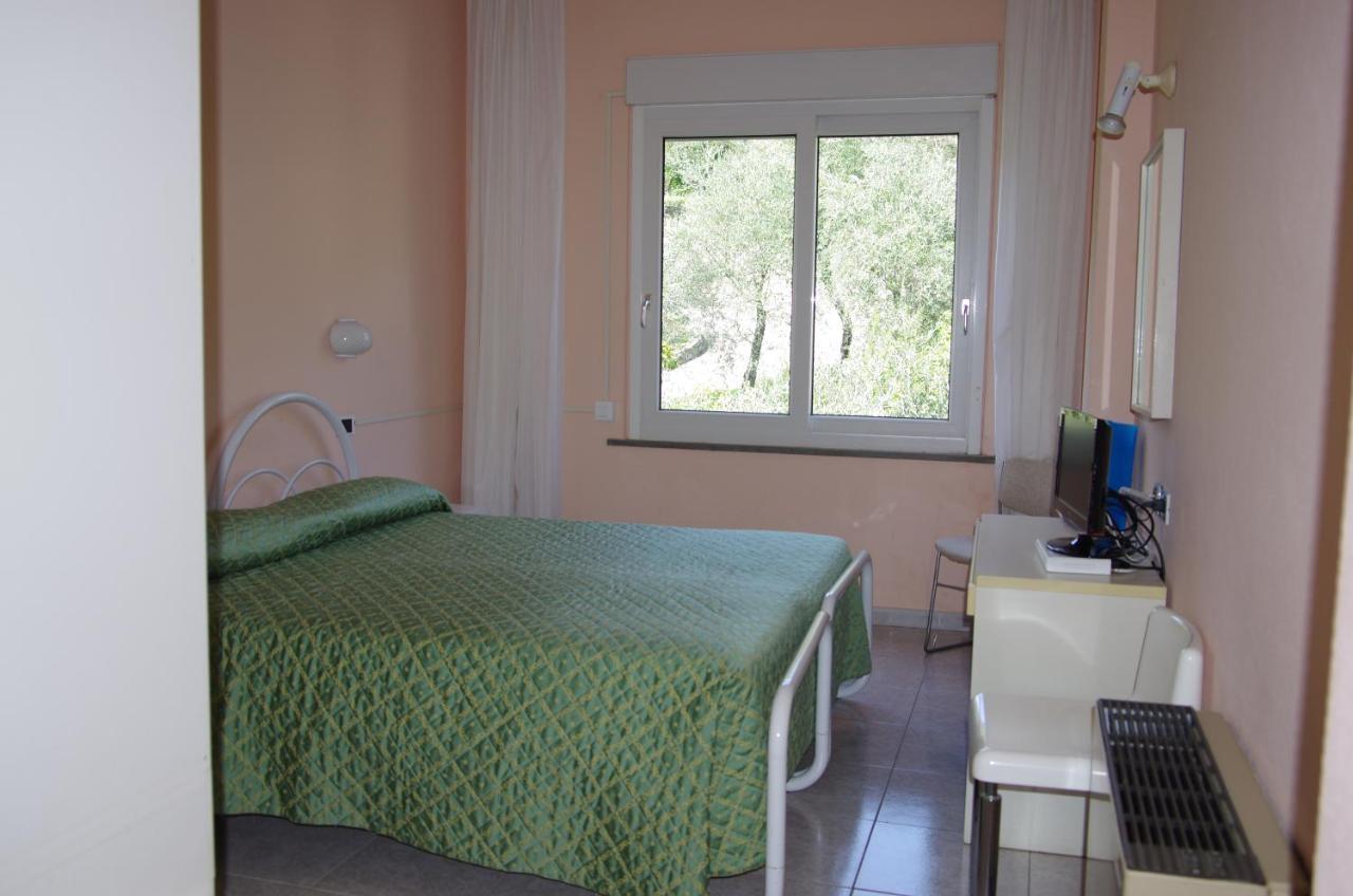 Hotel Cristallo Леричі Екстер'єр фото